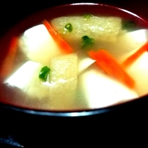 豆腐とにんじんと京あげの味噌汁